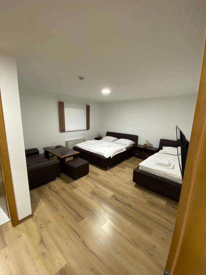 Motel Oaza Cazin Exterior photo